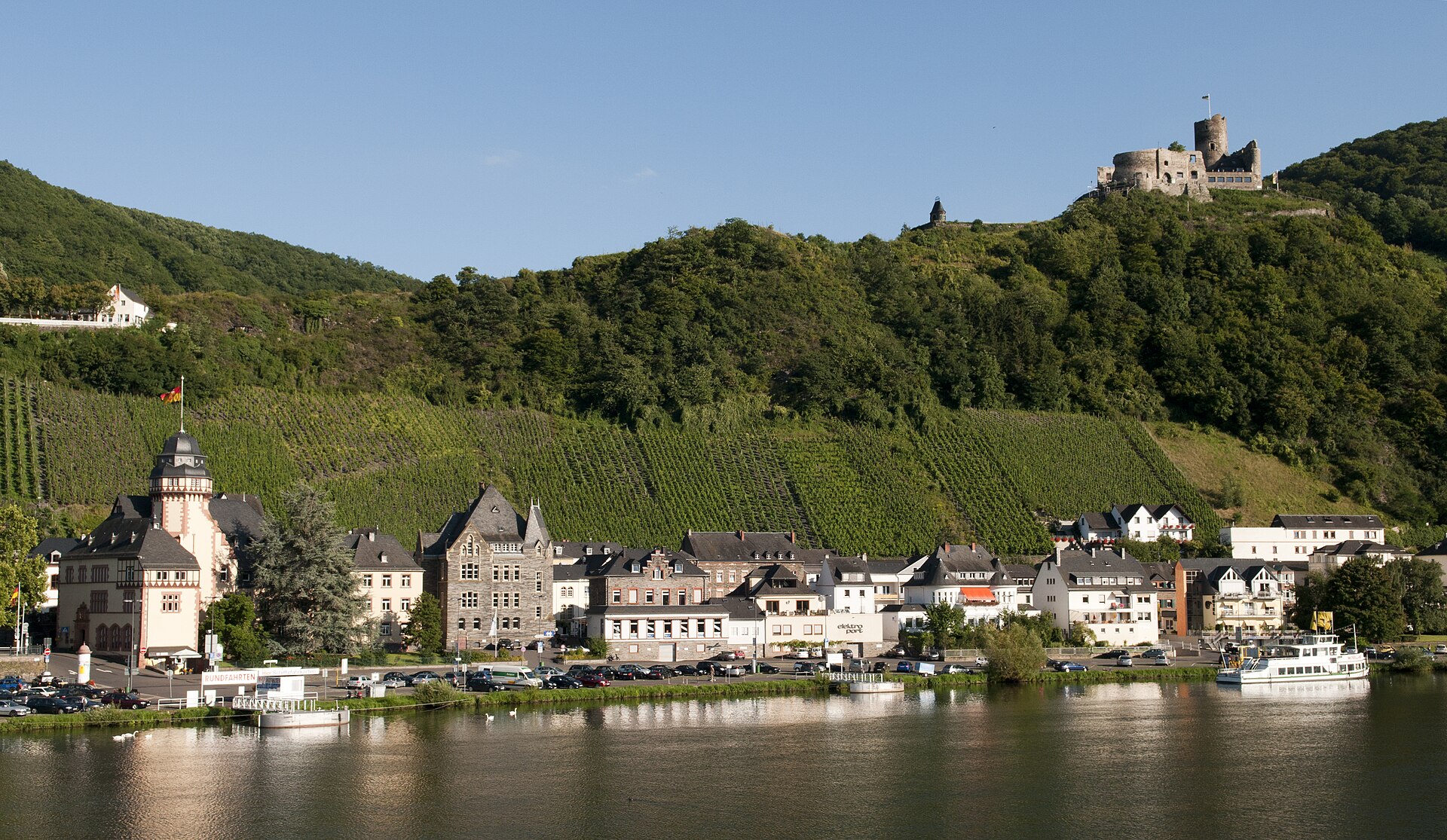 Strome winnice nad Mozelą w Bernkastel-Kues
