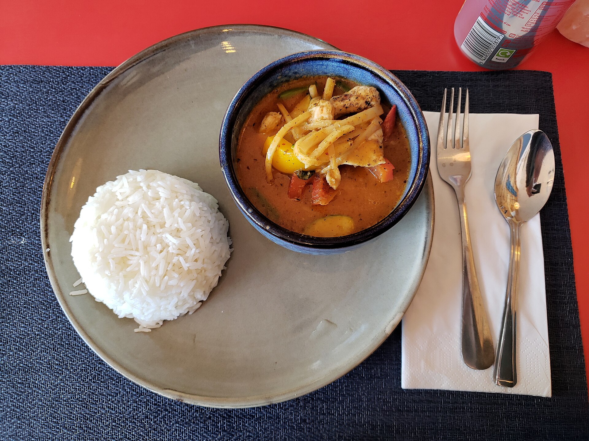 Żółte curry z kurczakiem i mlekiem kokosowym